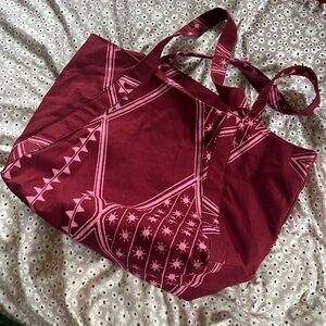 Kealopiko beach zip tote